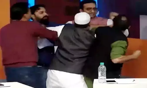 ചാനല്‍ ചര്‍ച്ചക്കിടെ ബി.ജെ.പി-എസ്.പി കയ്യാങ്കളി; വീഡിയോ