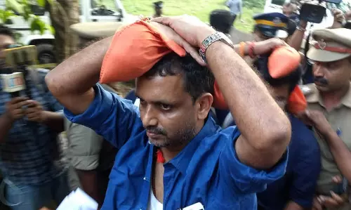 സര്‍ക്കാര്‍ തമിഴ്നാട്ടില്‍ നിന്ന് യുവതികളെ ചാക്കിട്ട് പിടിച്ചെന്ന് കെ.സുരേന്ദ്രന്‍