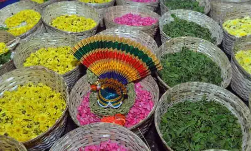 അഭിഷേക പ്രിയൻ അയ്യപ്പൻ; കൂടുതലിഷ്ടം പുഷ്പാഭിഷേകം