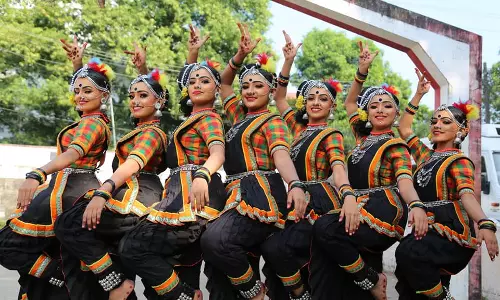 ചരിത്രം കുറിച്ച് ആലപ്പുഴ കലോത്സവത്തിന്റെ കൊടിയിറക്കം