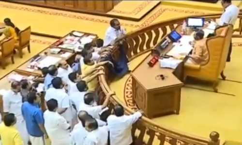 പ്രതിപക്ഷ പ്രതിഷേധത്തെ തുടര്‍ന്ന് നിയമസഭ ഇന്നും പിരിഞ്ഞു 