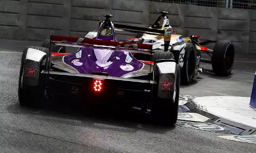 ഫോര്‍മുല - ഇ കാറോട്ട മത്സരത്തിന്  റിയാദില്‍ തുടക്കം