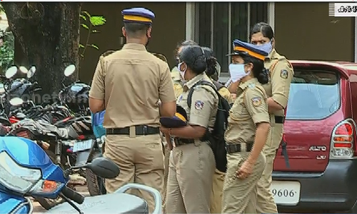 കോഴിക്കോട് ചട്ടം ലംഘിച്ച് പോലീസുകാരുടെ യോഗം