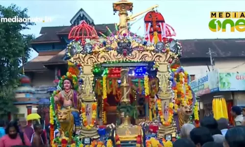 തങ്കയങ്കി ഘോഷയാത്ര പുറപ്പെട്ടു