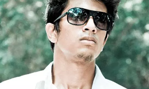 മറ്റൊരു താരപുത്രന്‍ കൂടി സിനിമയിലേക്ക്; റിയാസ് ഖാന്റെ മകന്‍ നായകനാകുന്നു