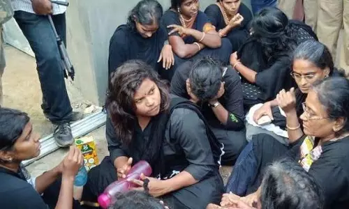 ശബരിമലയിലേയ്ക്ക് പുറപ്പെട്ട യുവതികളില്‍ ആര്‍ക്കും അയ്യനെ കാണാനായില്ല