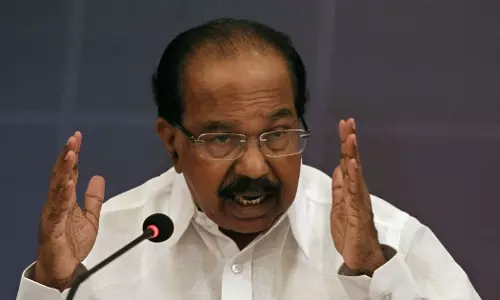 വ്യോമസേന മേധാവി കള്ളം പറയുന്നെന്ന് വീരപ്പമൊയ്‌ലി