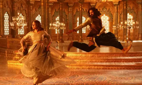 നൃത്തമാടി പ്രണവും കല്യാണിയും; മരയ്ക്കാറിലെ ചിത്രങ്ങള്‍ വൈറല്‍