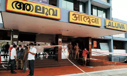 ആലുവ നഗരസഭ പൂര്‍ണമായി അടച്ചു; എറണാകുളം അതീവ ജാഗ്രതയില്‍