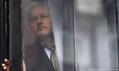 അസാന്‍ജിനെ സ്വതന്ത്രമാക്കണമെന്ന് ജര്‍മ്മന്‍ എം.പിമാര്‍