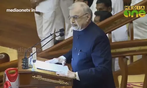 സർക്കാരിന്റെ നയം പ്രഖ്യാപിക്കുന്ന ഗവർണർ സർക്കാരിന്റെ നയം പ്രഖ്യാപിക്കുന്ന ഗവർണർ