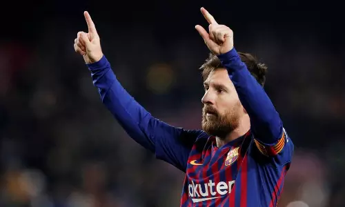 ‘ഒരു തരി പ്രതീക്ഷയെങ്കിലും  ബാക്കിനില്‍ക്കുമ്പോൾ സലക്ക് വേണ്ടിയുള്ള തിരച്ചില്‍ അവസാനിപ്പിക്കരുതേ..’ അപേക്ഷയുമായി മെസി