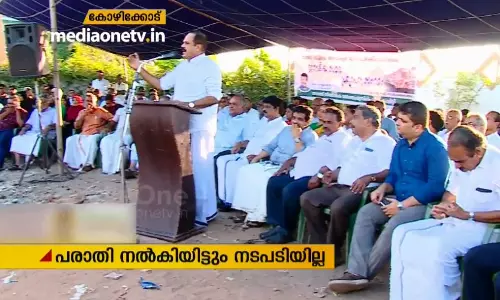 ബീച്ചിലെ അനധികൃത ലോറി പാര്ക്കിങിനെതിരെ നാട്ടുകാര് ബീച്ചിലെ അനധികൃത ലോറി പാര്ക്കിങിനെതിരെ നാട്ടുകാര്