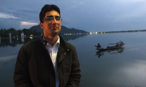 കശ്മീരിലെ അക്രമം; ഐ.എ.എസ് റാങ്ക് ജേതാവ് രാജിവെച്ച് രാഷ്ട്രീയത്തിലേക്ക്