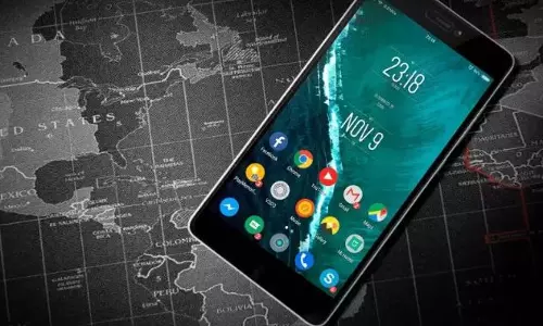 അപകടങ്ങള്‍ ക്ഷണിച്ചുവരുത്തരുത്... മൊബൈല്‍ ഫോണ്‍ ഉപയോഗിക്കുമ്പോള്‍ ശ്രദ്ധിക്കേണ്ട 15 കാര്യങ്ങള്‍