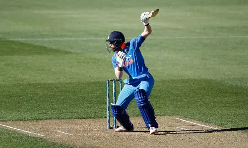 വീണ്ടും ഹാട്രിക് സിക്സടിച്ച് പാണ്ഡ്യ