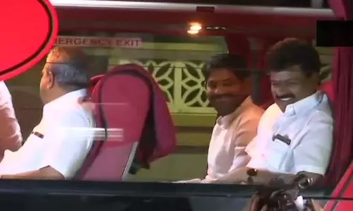 കര്‍ണാടക: യോഗത്തിനെത്താത്ത നാല് എം.എല്‍.എമാര്‍ക്കും കോണ്‍ഗ്രസ്സ് കാരണം കാണിക്കല്‍ നോട്ടീസ് അയച്ചു