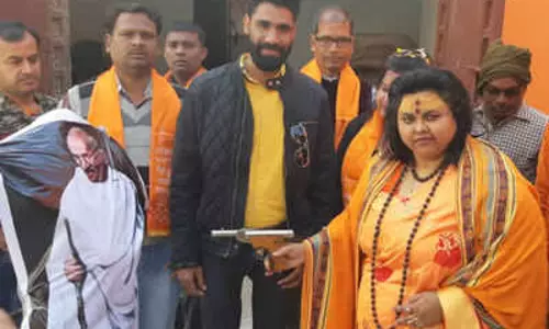 ഗാന്ധിവധം പുനരാവിഷ്കരിച്ച സംഭവം:  ഹിന്ദു മഹാസഭ നേതാക്കള്‍ക്കെതിരെ കേസെടുത്തു