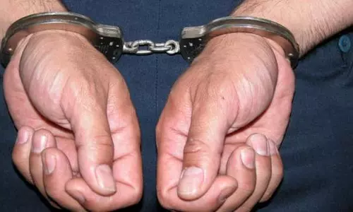 ഹർത്താലുമായി ബന്ധപ്പെട്ട് ബസിനു കല്ലെറിഞ്ഞ കേസിൽ രണ്ടു പേര്‍ അറസ്റ്റില്‍