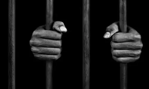 യുവതിയെ ബലാത്സംഗം ചെയ്ത് നഗ്നചിത്രങ്ങള് പ്രചരിപ്പിച്ച കാസ്റ്റിങ് ഡയറക്ടര്ക്ക് ജീവപര്യന്തം യുവതിയെ ബലാത്സംഗം ചെയ്ത് നഗ്നചിത്രങ്ങള് പ്രചരിപ്പിച്ച കാസ്റ്റിങ് ഡയറക്ടര്ക്ക് ജീവപര്യന്തം