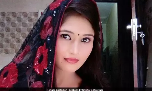 60 ലക്ഷത്തിന്റെ നിരോധിത നോട്ടുകള്‍ വാങ്ങി കബളിപ്പിച്ച ഗായിക പിടിയില്‍