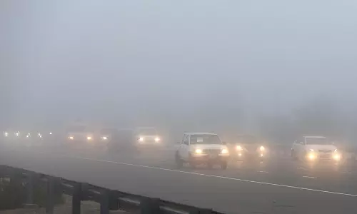 യു.എ.ഇയിൽ മൂടൽമഞ്ഞ്;​ ഹൈവേകളിൽ വാഹനം ഓടിക്കുന്നവർ ജാഗ്രത പുലർത്തണമെന്ന്​ പൊലിസ്