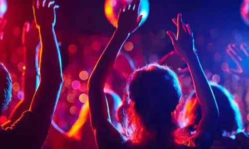 ഡാന്‍സ് ബാറുകള്‍ നിരോധിക്കാന്‍ മഹാരാഷ്ട്ര സര്‍ക്കാര്‍