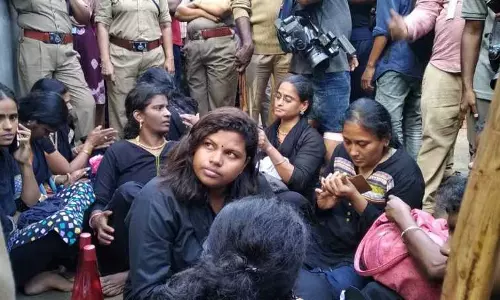 മനിതി സംഘത്തിനു നേരെ കലിയടങ്ങാതെ സംഘ്പരിവാര്‍