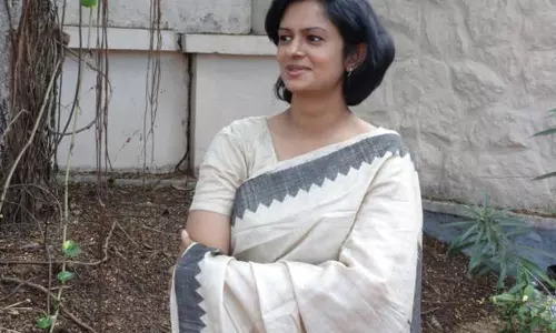 വേറൊരാള്‍ ഉപയോഗിച്ച സാരി ധരിക്കുന്നതില്‍ ഒരു അഭിമാനക്കുറവുമില്ല; വീണ്ടും കേരളക്കരയുടെ കയ്യടി നേടി കലക്ടര്‍ വസുകി