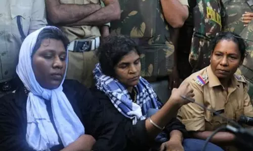 ശബരിമലയിലേക്ക് വീണ്ടും പോകണമെന്ന നിലപാട് ആവര്‍ത്തിച്ച് ബിന്ദുവും കനകദുര്‍ഗയും; പൊലീസ് പ്രതിസന്ധിയില്‍