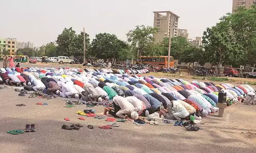 പൊതുസ്ഥലങ്ങളില്‍ നമസ്കാരം വിലക്കി നോയിഡ പൊലീസ്