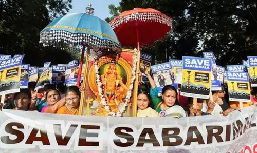 ശബരിമല കർമ്മസമിതിയുടെ നേതൃത്വത്തിൽ അയ്യപ്പജ്യോതി തെളിയിച്ചു
