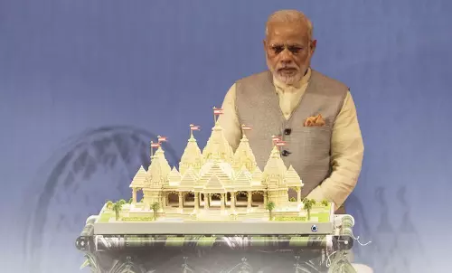 ക്ഷേത്രസമുച്ചയം തറക്കല്ലിടാൻ നരേന്ദ്ര മോദി അബുദാബിയിലേക്കില്ല 