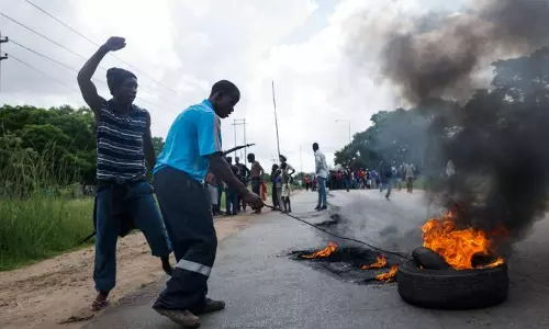 സിംബാബ്‍വെയില്‍ ഇന്റര്‍നെറ്റ് സംവിധാനം അനിശ്ചിത കാലത്തേക്ക് നിര്‍ത്തിവെക്കുന്നു 