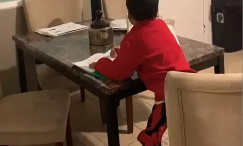 ആറുവയസുകാരന്‍ ഹോംവര്‍ക്ക് ചെയ്യാന്‍ അലക്‌സയെ ഉപയോഗിക്കുന്നത് അമ്മ കയ്യോടെ പിടികൂടിയപ്പോള്‍