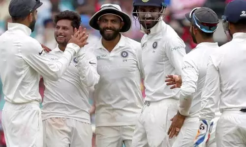സിഡ്നി ടെസ്റ്റില്‍ ആസ്‌ട്രേലിയക്ക് ഫോളോ ഓണ്‍,  300ന് പുറത്ത്