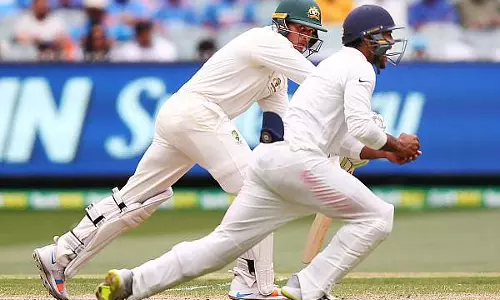 മെല്‍ബണ്‍ ക്രിക്കറ്റ് ടെസ്റ്റില്‍ തകര്‍ന്നടിഞ്ഞ് ഓസീസ്