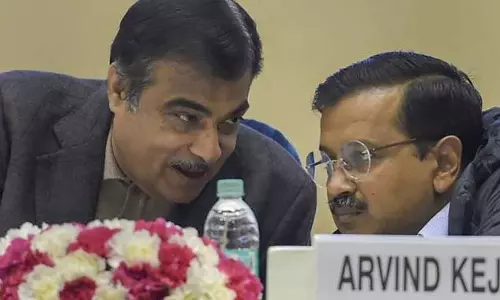 കെജ്‌രിവാളിന്റെ പ്രസംഗത്തിനിടെ കൂട്ടമായി ചുമച്ച് ബി.ജെ.പി പ്രവര്‍ത്തകരുടെ പരിഹാസം; തുടര്‍ന്ന് ഗഡ്ഗരി ചെയ്തത്...