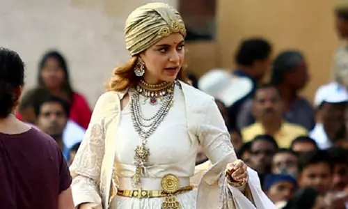 എന്നെ വേട്ടയാടുന്നത് നിര്ത്തൂ, അല്ലെങ്കില് ഞാന് നിങ്ങളെ നശിപ്പിക്കും: കര്ണിസേനക്കെതിരെ കങ്കണ എന്നെ വേട്ടയാടുന്നത് നിര്ത്തൂ, അല്ലെങ്കില് ഞാന് നിങ്ങളെ നശിപ്പിക്കും: കര്ണിസേനക്കെതിരെ കങ്കണ