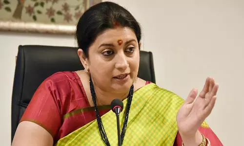 ‘കേരള സർക്കാരിനെതിരെ ശബ്ദമുയർത്തി, അതുകൊണ്ടാണ് ഇത്രയധികം കേസുകള്‍’ കള്ള പ്രചാരണവുമായി സ്മൃതി ഇറാനി