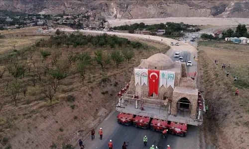 15ാം നൂറ്റാണ്ടിലെ പുരാതന മസ്ജിദ് തുർക്കി റോബോട്ടുകളുടെ സഹായത്തോടെ മാറ്റി സ്ഥാപിച്ചു; വീഡിയോ കാണാം