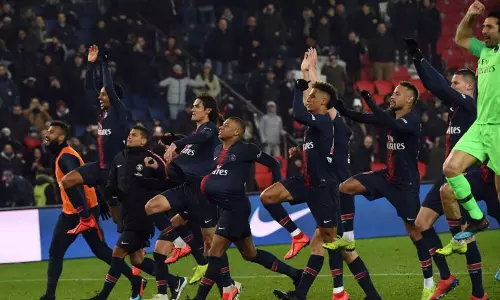 വമ്പന്‍ ജയവുമായി പിഎസ്ജി; ഹാട്രിക്കുമായി കവാനി, എംബാപ്പെ 
