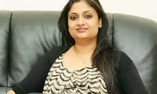 ‘താക്കറെ’ ട്രെയ്‌ലർ ഷെയർ ചെയ്ത് ഗീതു മോഹൻദാസ് വിവാദത്തിൽ  