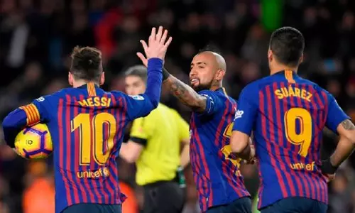 മെസ്സിയിലൂടെ തിരിച്ചടിച്ച് ബാഴ്സ; വലന്സിയക്കെതിരെ സമനില മെസ്സിയിലൂടെ തിരിച്ചടിച്ച് ബാഴ്സ; വലന്സിയക്കെതിരെ സമനില
