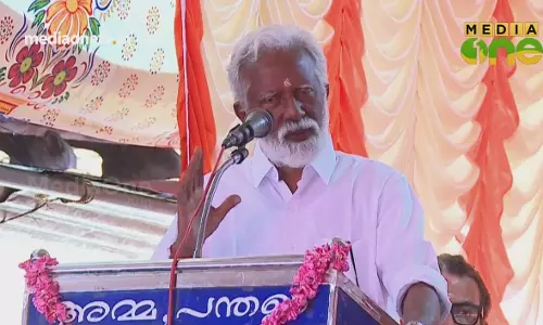 ചേറിലല്ലേ ചെന്താമര വിരിയൂ ചേറിലല്ലേ ചെന്താമര വിരിയൂ