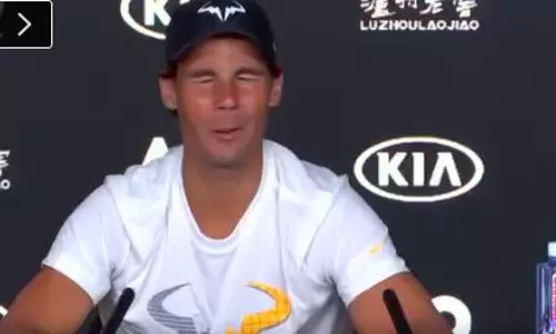 പ്രസ്സ് കോണ്‍ഫറന്‍സിനിടെ മാധ്യമ പ്രവര്‍ത്തകന്‍ ഉറങ്ങി; ചിരി പടര്‍ത്തി നദാല്‍