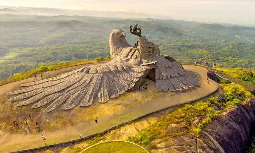 കണ്ണെടുക്കാതെ കാണാന്‍ തോന്നും ജഡായുപ്പാറയെ; യാത്രാ വിശേഷങ്ങളുമായി മനീഷ് മാധവന്‍