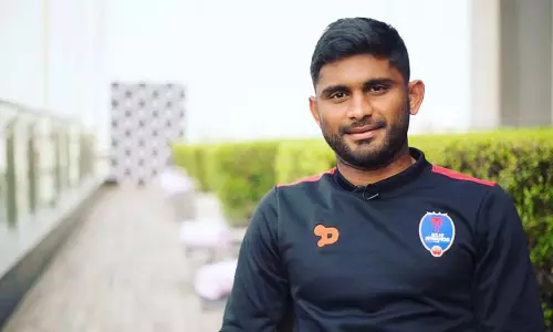 സെവന്സ് ഗ്രൗണ്ടില് നിന്നും ദേശീയ ടീം വരെ നീളുന്ന യാത്ര; അനസ് ജീവിതം പറയുന്നു സെവന്സ് ഗ്രൗണ്ടില് നിന്നും ദേശീയ ടീം വരെ നീളുന്ന യാത്ര; അനസ് ജീവിതം പറയുന്നു