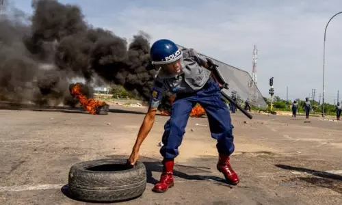 സിംബാബ്‌വെയില്‍ സാമ്പത്തിക പ്രതിസന്ധി രൂക്ഷമാവുന്നു 
