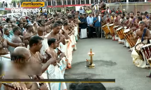 പഞ്ചാരിയുടെ പൂരപ്രഭയില്‍ സന്നിധാനം  